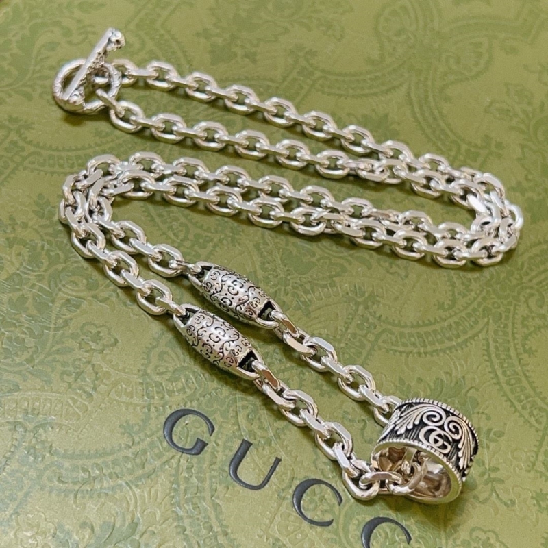 G*u*i necklaces
